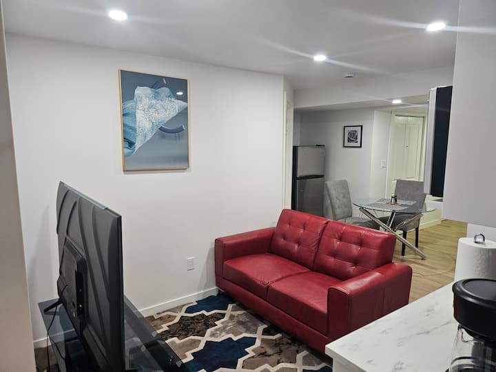 Entire Basement Suite In Bonavista - 위니펙