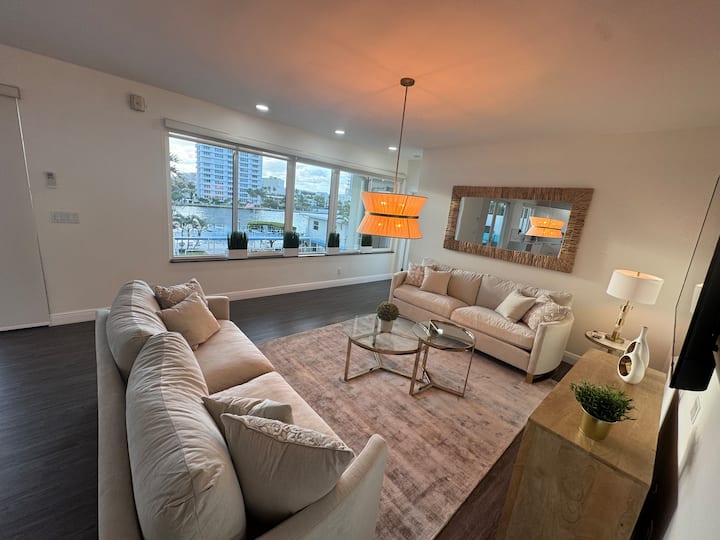 Penthouse Intracoastal Waterfront Walk To Beach! - Fort Lauderdale
