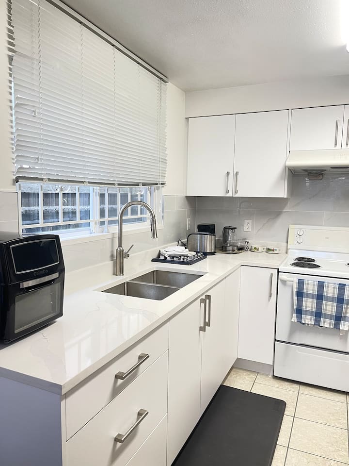 Iris Garden 2-bedroom Suite, Vancouver - Vancouver