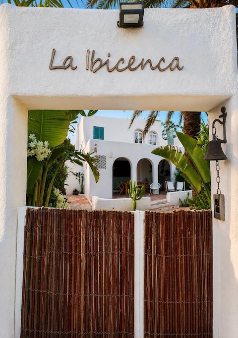 Airbnb con mejor rendimiento: La Ibicenca with Jacuzzi by XimoApartments en Oliva