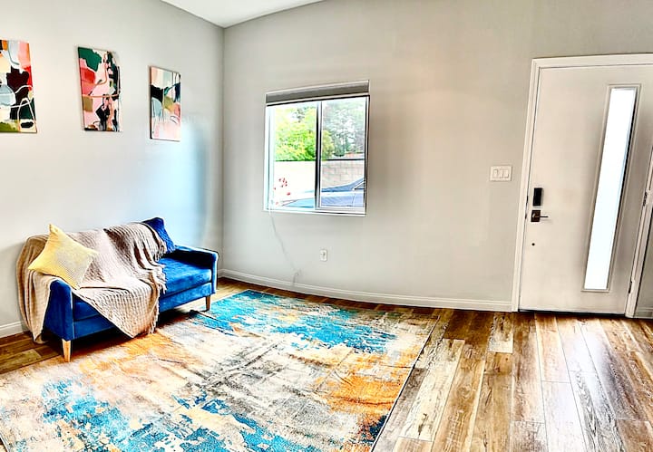 Modern Gem W/ Games +Wi-fi + Self Check-in - Bakersfield, CA