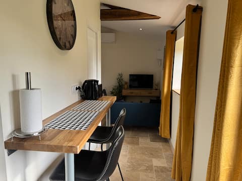 Independent studio in the countryside