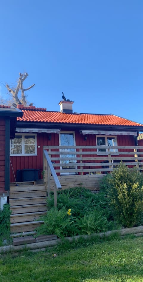 Charming archipelago cottage with a sauna & stove.