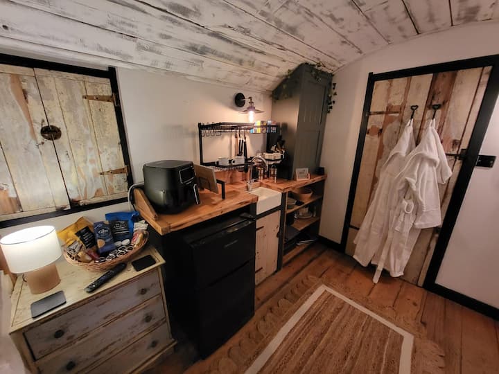 Romantic Getaway With Hot Tub For 2 - Deal
