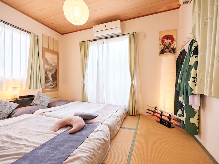 難波・USJ近く｜家族・グループ向けの広々ロフト付き一軒家 - 借り