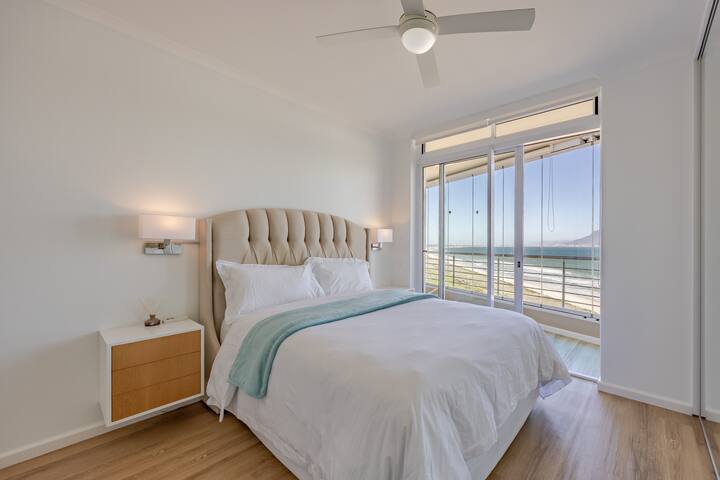 LaVista Luxury Beachfront Apartment gallery image 5