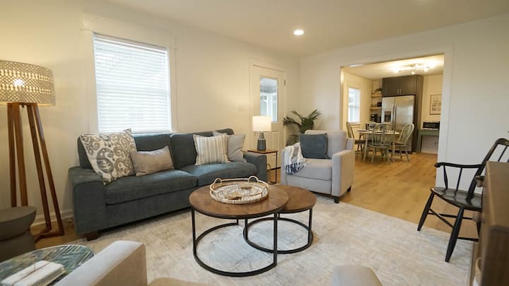 Bull City Bungalow: Charming, Quick Walk Downtown - Durham