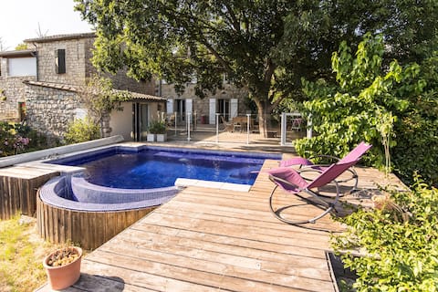 Renovated stone house (kitchen, air conditioning, swimming pool)