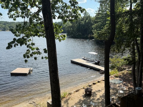 Private lakefront home w/ docks, deck and firepit