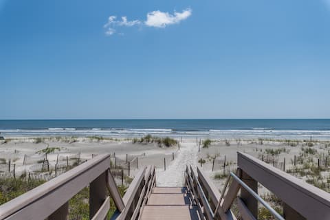 Successful Airbnb property: Coral Condo at The Ocean Gallery in Butler Beach