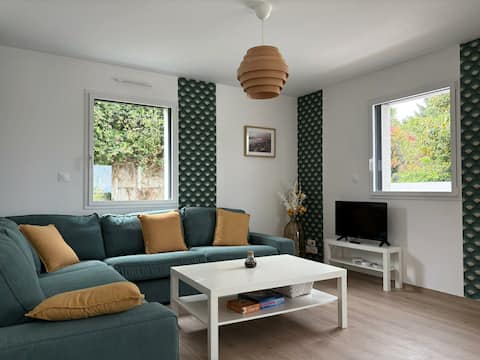 Top performing Airbnb: Beachfront apartment in Plougasnou