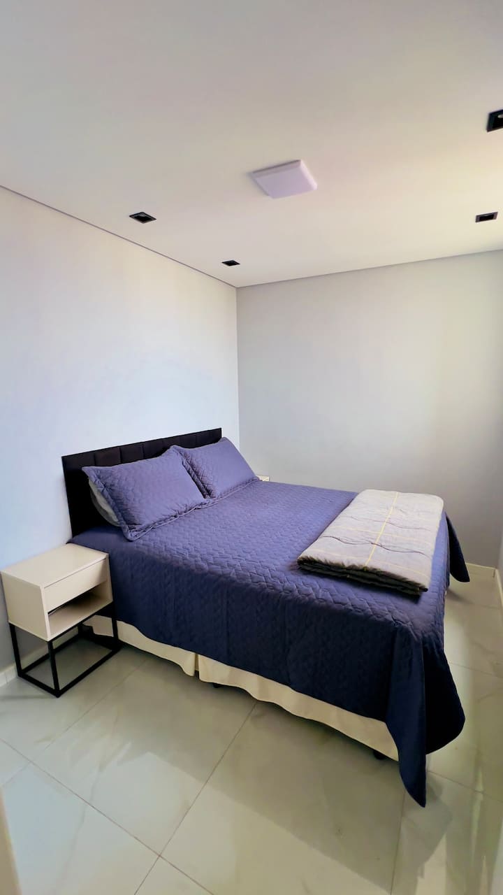 Cama queen size no quarto principal