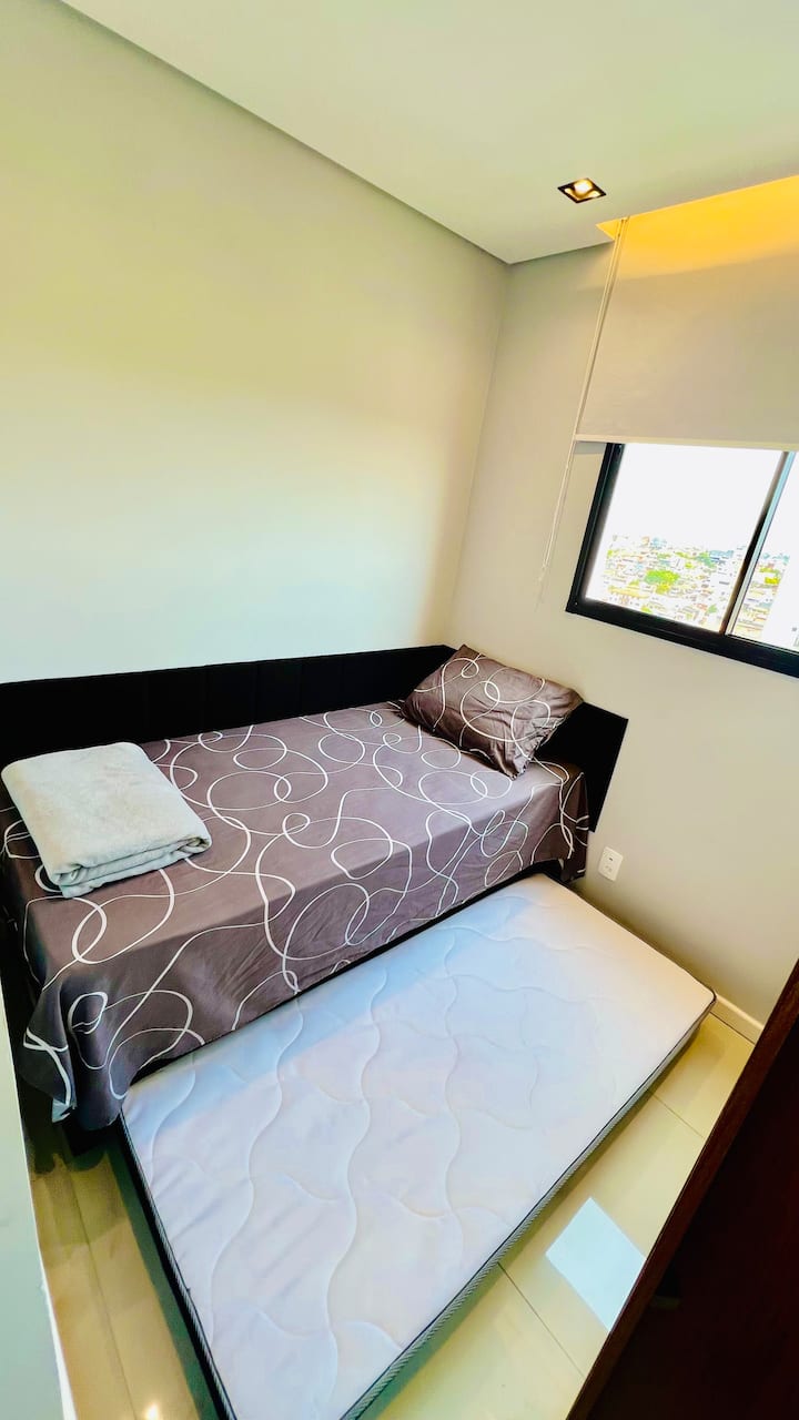 Sanduku la kisanduku kimoja kitanda cha watu wawili katika chumba cha kulala cha 2