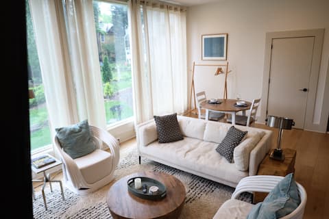 Top Airbnb: The Barton House | Lakefront Guest House in Greensboro