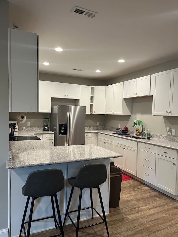 2 Bedroom Getaway - Sandy Springs, SC
