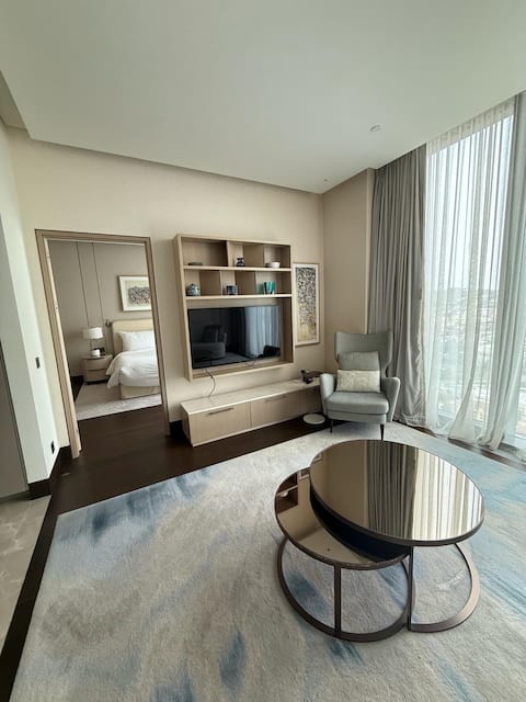 Popular Airbnb listing: Luxury Address Residence | Pool & Emaar Mall in Üsküdar