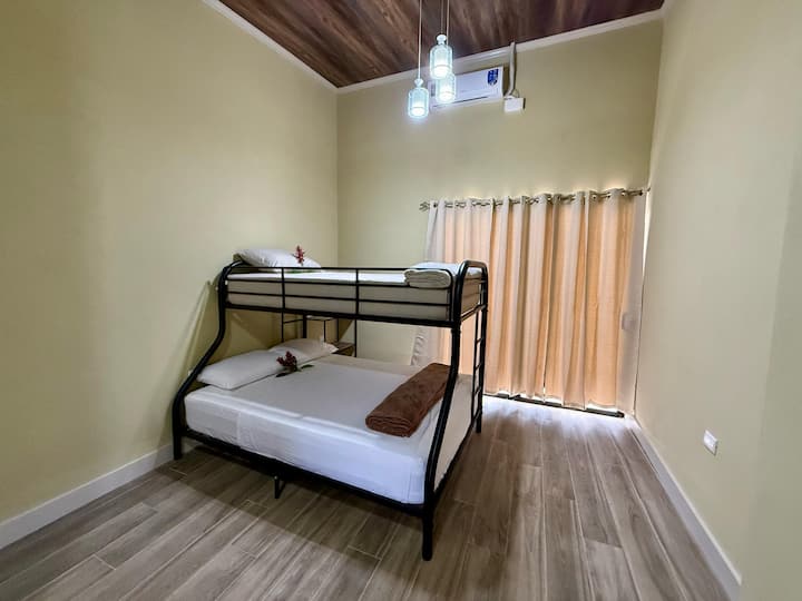 1 двойно легло
1 двойно 
1 разтегателен диван 