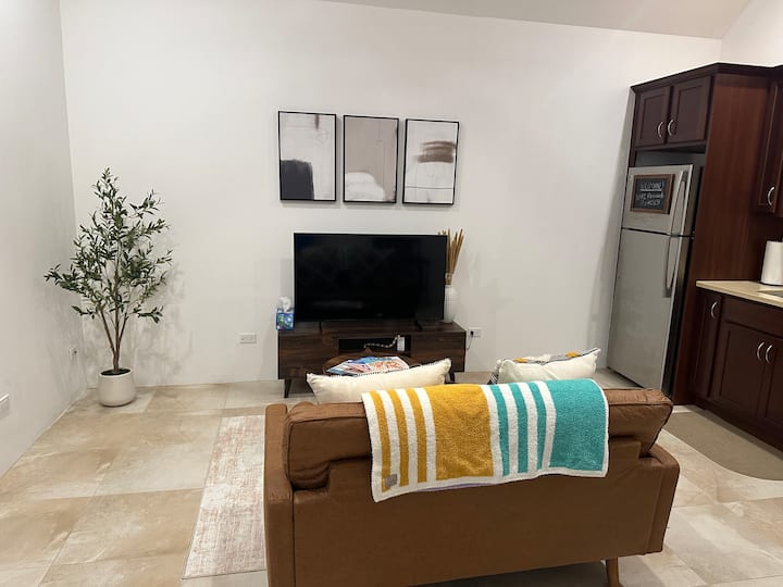 1 Bedroom Modern Apartment In Sandy’s - Somerset Village