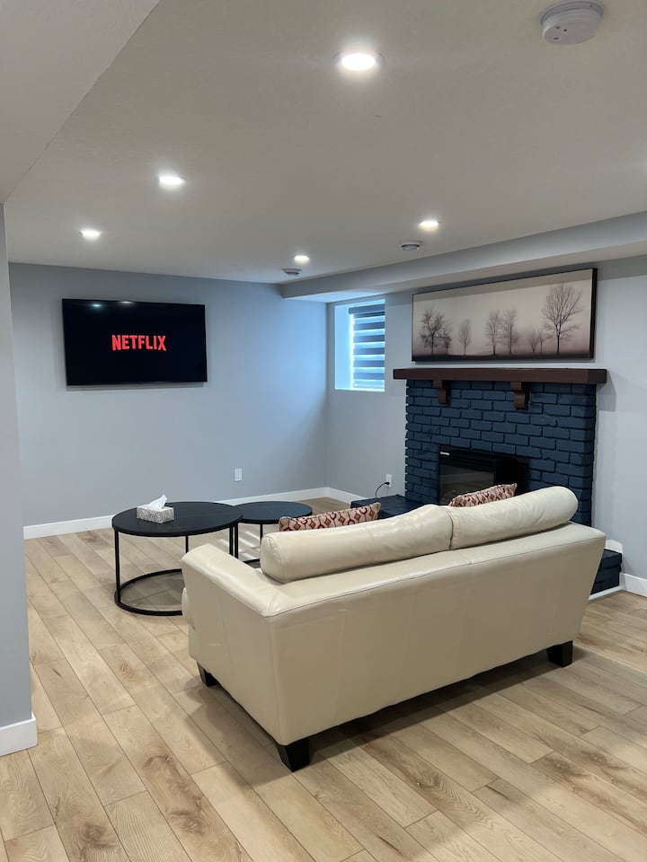 A Home Close To Most Attractions - Calgary