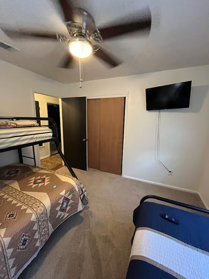 1 დედოფალი და 2 ორადგილიანი