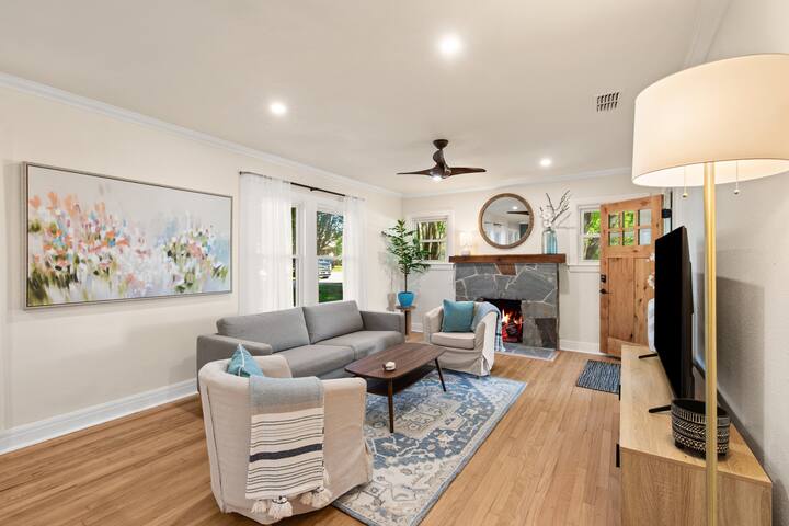 Luxury meets charm in prime Fort Worth location gallery image 2