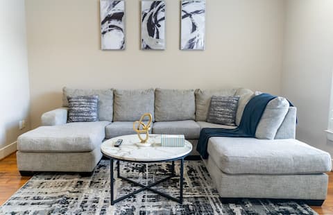 Top performing Airbnb: Luxury Retreat w/ Pool in Prime Walkable Location! in Washington Avenue Coalition / Memorial Park