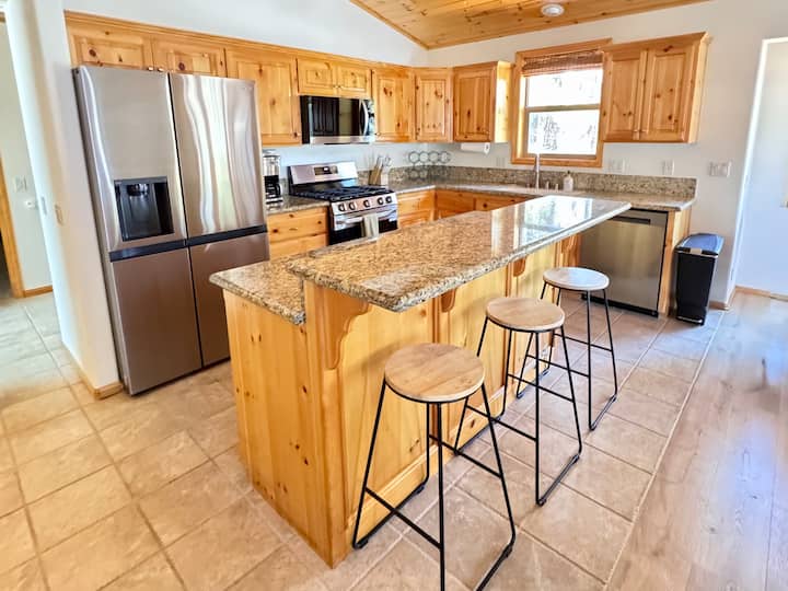 Full kitchen image 1