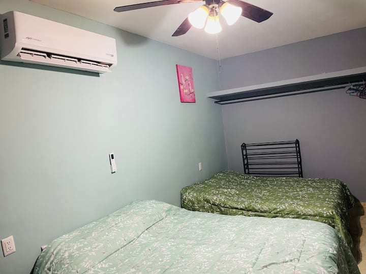 Cette chambre dispose d'un mini-split en service 