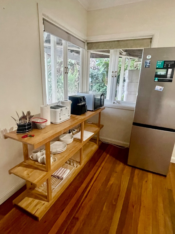 Self Contained Studio With Large Attached Bathroom - Brisbane