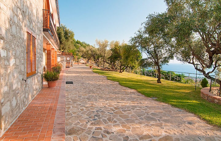 Il Giardino Dei Filosofi - Ascea