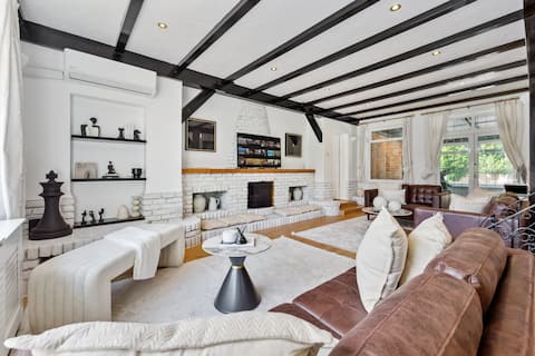 Air Conditioning | Hot Tub | Home 6BR Sleeps 16