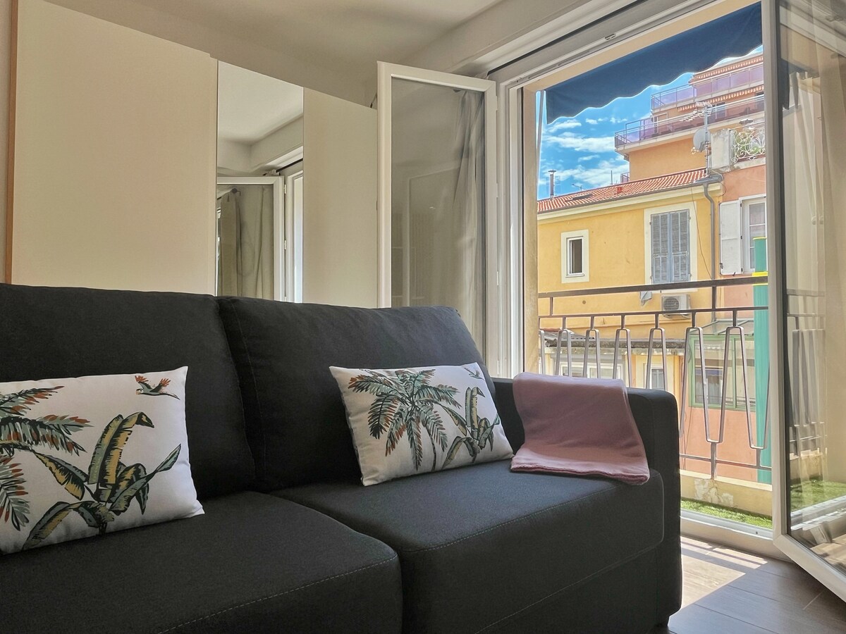 Top Airbnb: Beaches 50 m away, Downtown/Comfortable Renovated Two-Room Apartment à Menton