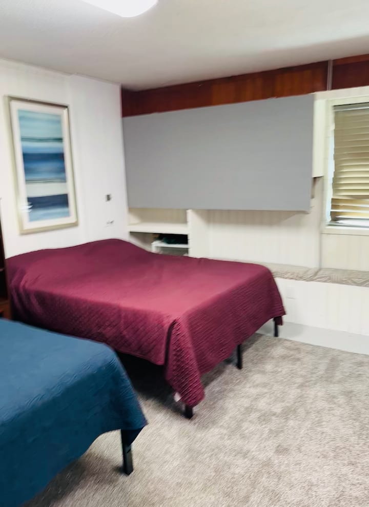 Საწოლი „King“ და „Queen“ გვერდიგვერდ