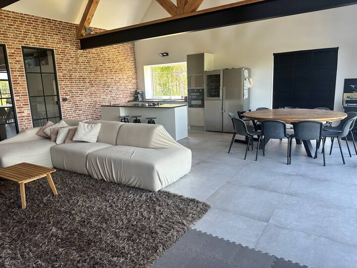 Groot Huis In Wandelgebied Nabij Speeltuin - Flanders