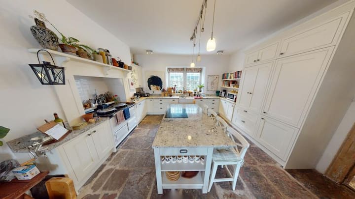 Top Floor Of Georgian Townhouse - Plymouth