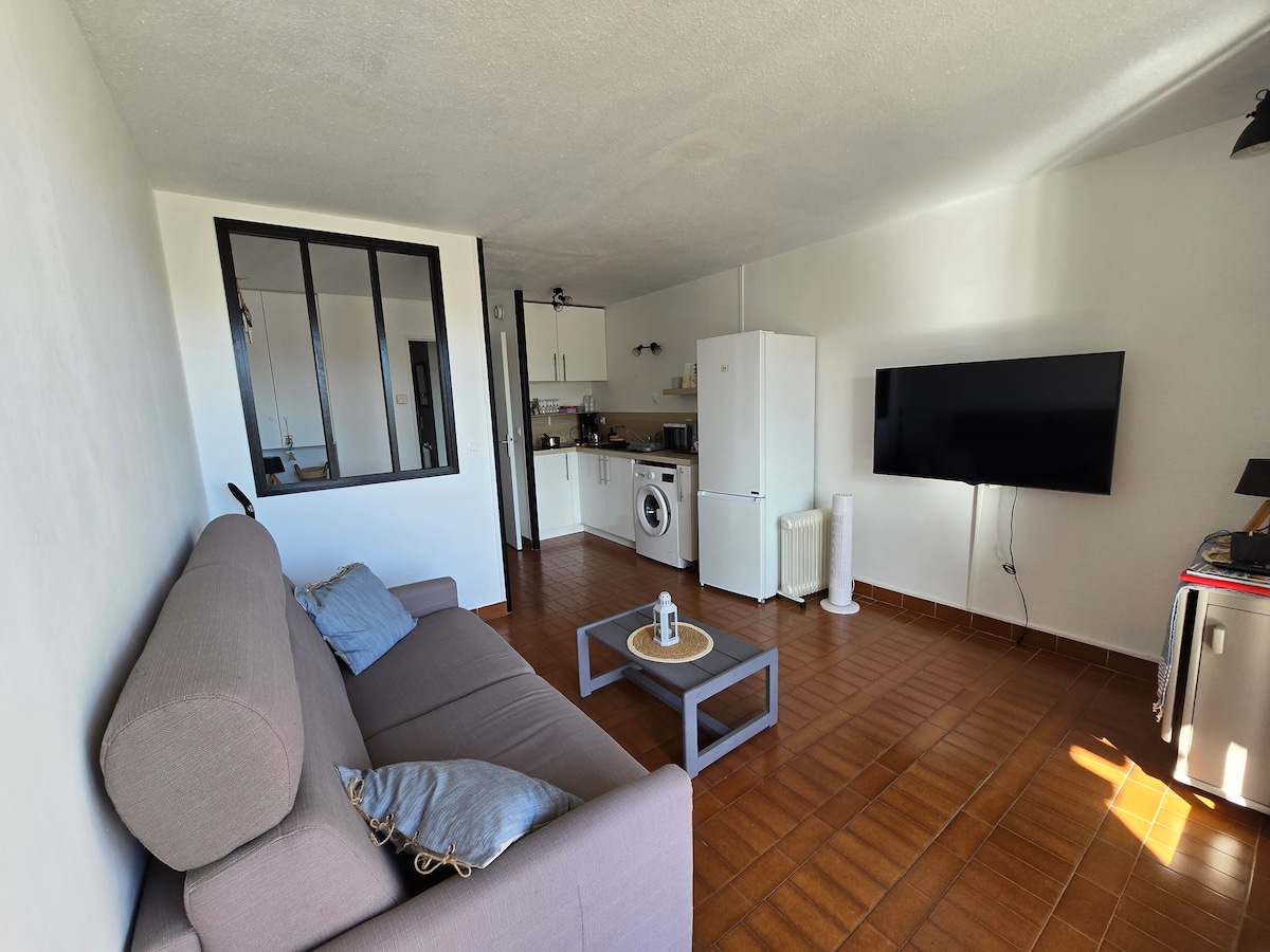 Popular Airbnb listing: Bright apartment 5 minutes from the beaches in Agde