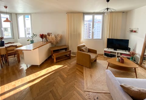 Top performing Airbnb: Bright & cozy 2-room apartment in Jean Macé - metro B in Lyon 7e Arrondissement