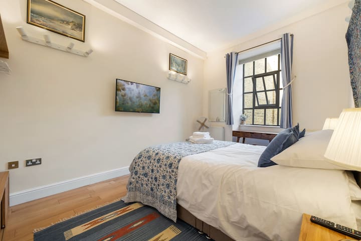 3-Bed Apartment in Covent Garden – 2 Bathrooms