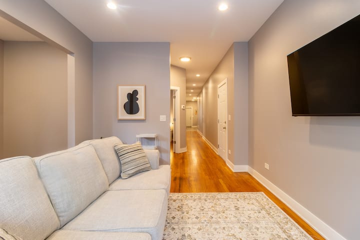 Hyde Park Duplex - Chicago, IL