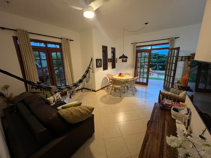 Habitación grande y espaciosa, con mucha luz natural, ¡perfecta para momentos en familia!
