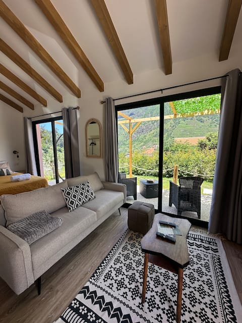 Top Airbnb: The Green Valley House II in São Vicente