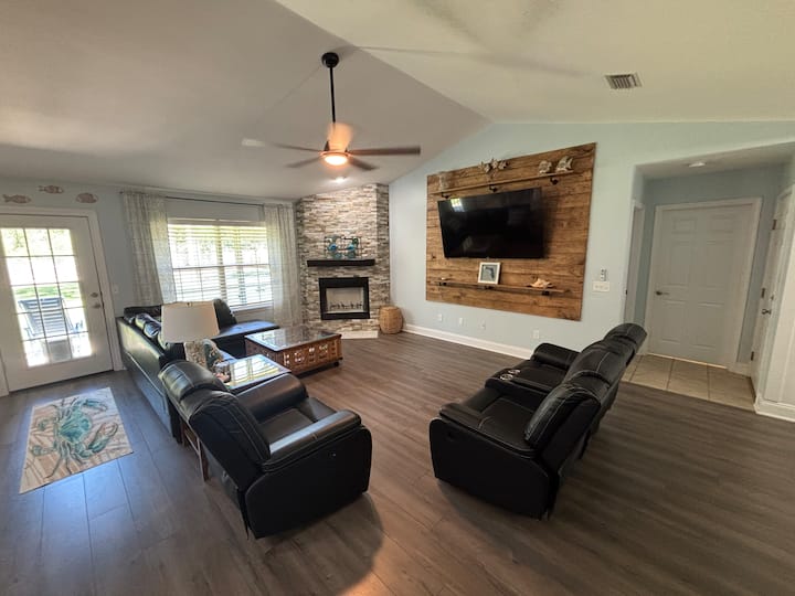 Jimbo’s Beach Bungalow - Navarre, FL