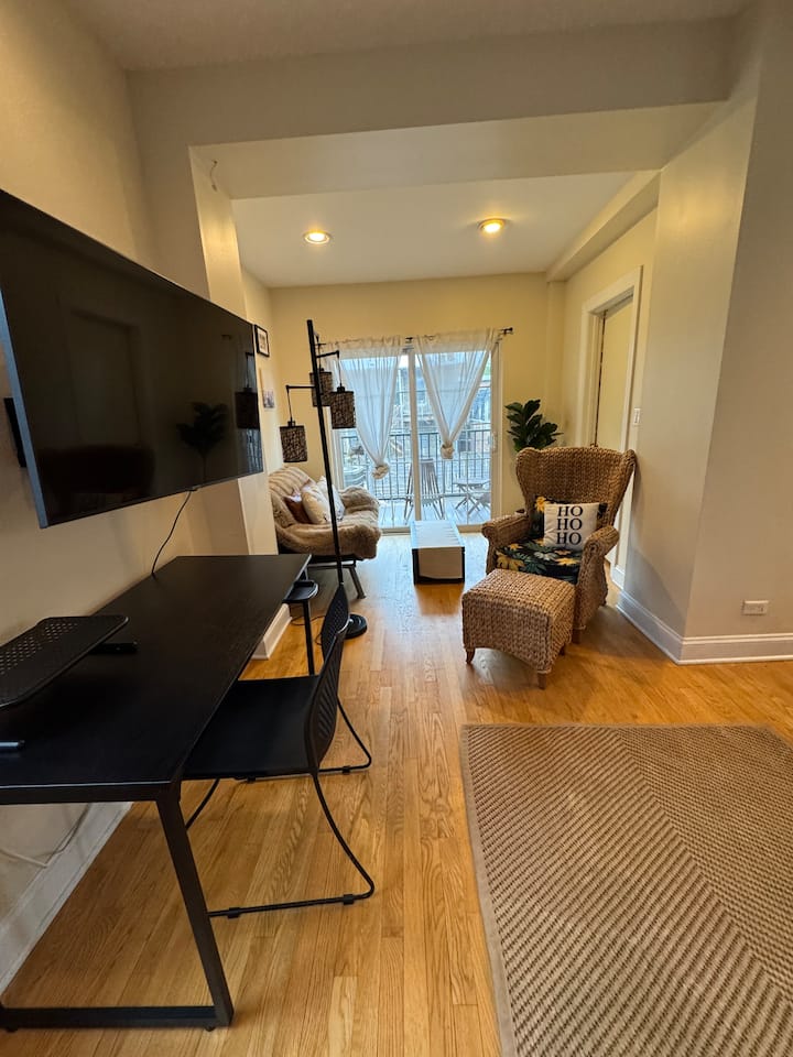 ליהנות מלב וויקר פארק בדירת סטודיו מעוצבת הכוללת מיטת קינג-סייז מפנקת ומרפסת פרטית - מושלמת לנוסעים יחידים או לזוגות המחפשים נוחות ונוחות