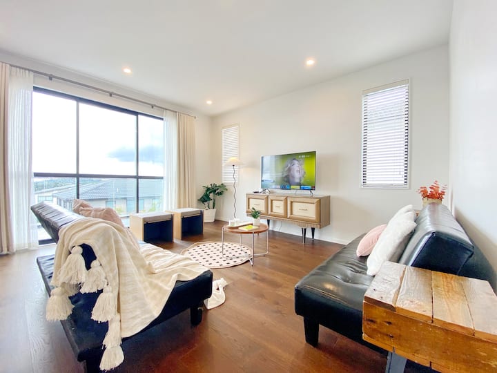 Spacious 370sqm New Home, Longhorn Dr Retreat - Auckland