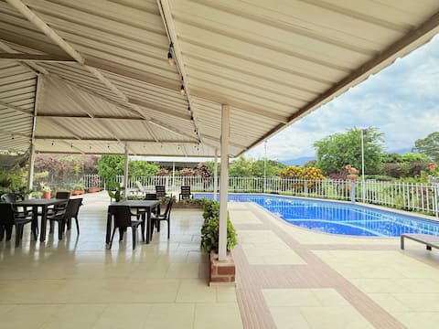 Santa Elena Estate with Air Conditioning, Pool and Fun