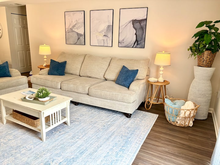 First Floor Lake Anna Waterfront Condo + Boat Slip - Lake Anna, VA