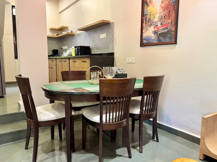 Dining area image 1