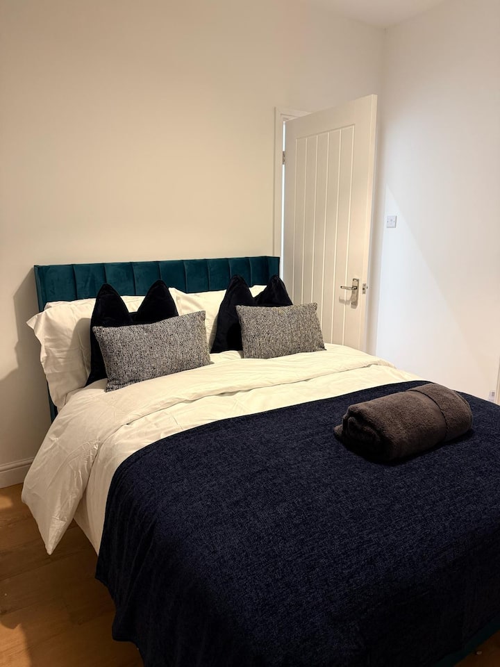 Spacious 5 Bedroom Property - Chester