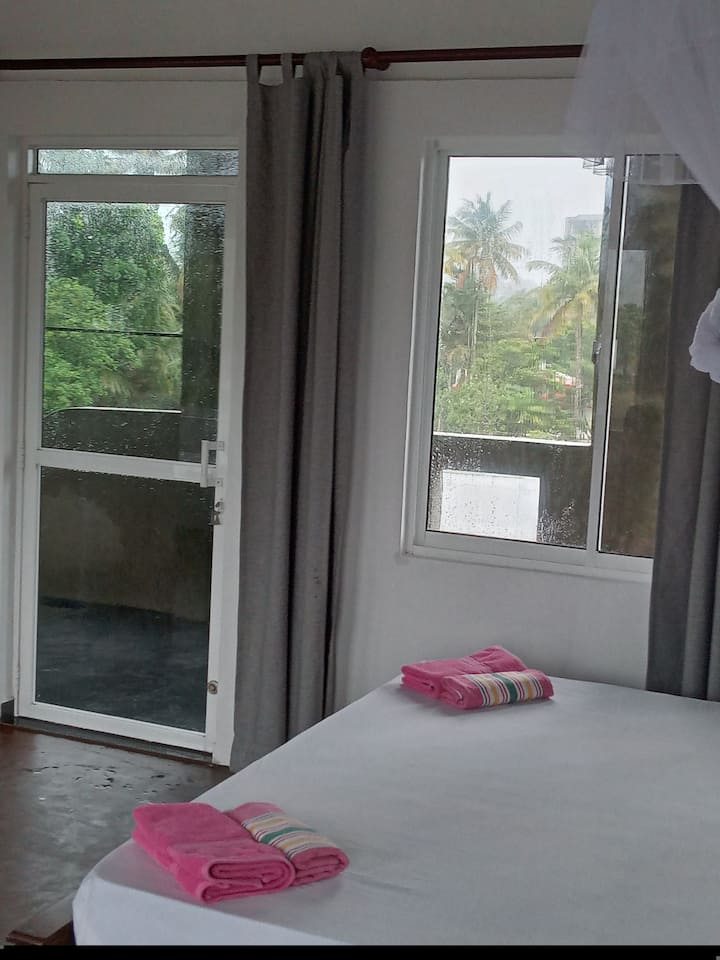 سرير مريح كبير جدًا.