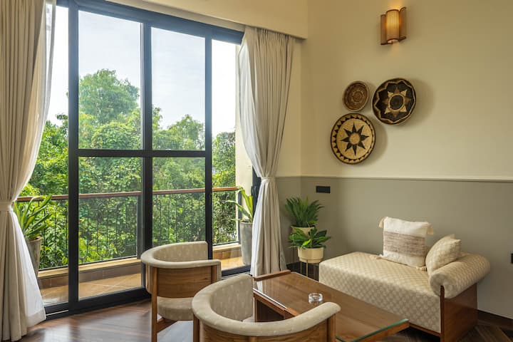 Designed for comfort, this elegant bedroom offers a king-size bed, ensuite bathroom, AC, and safe. A peaceful retreat in a luxury villa near Assagao.